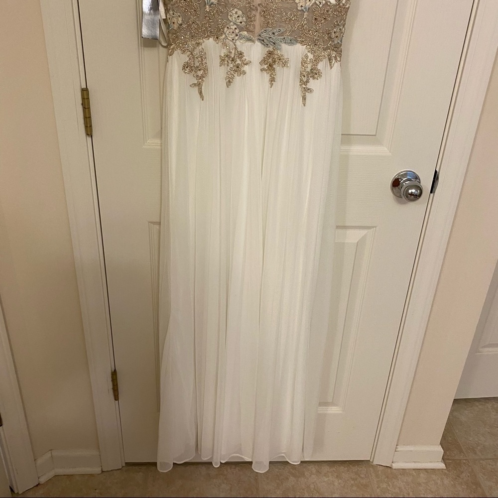 Betsy & Adam V-Neck Mesh-Waist Embroidered Chiffon Gown in White/Gold Size 4 - Picture 9 of 11